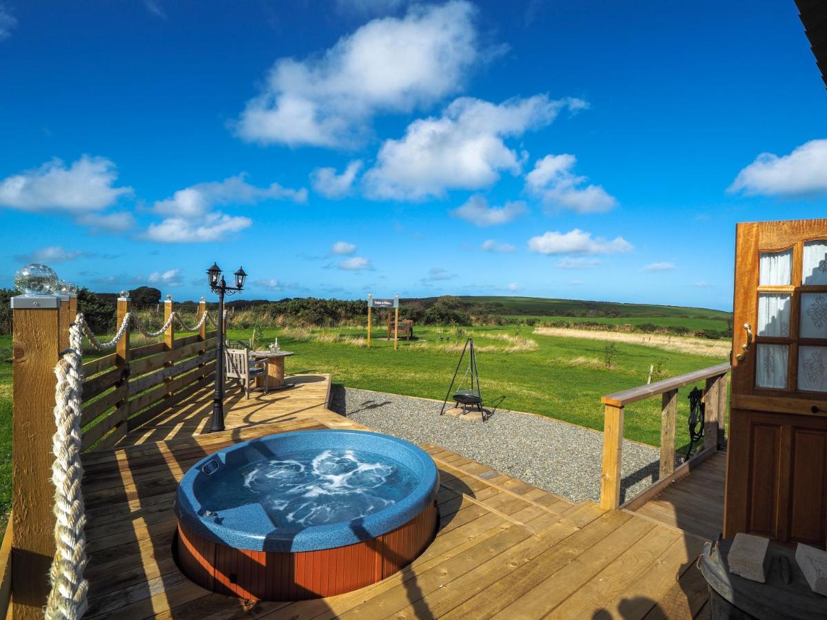 Trenewydd Farm Holiday Cottages カーディガン エクステリア 写真